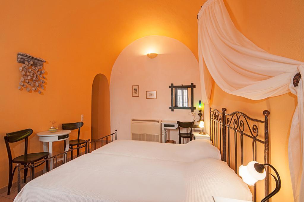 Donna'S House Santorini Hotel Pyrgos Kallistis Bagian luar foto