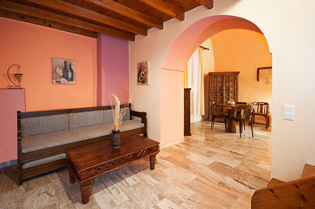 Donna'S House Santorini Hotel Pyrgos Kallistis Bagian luar foto